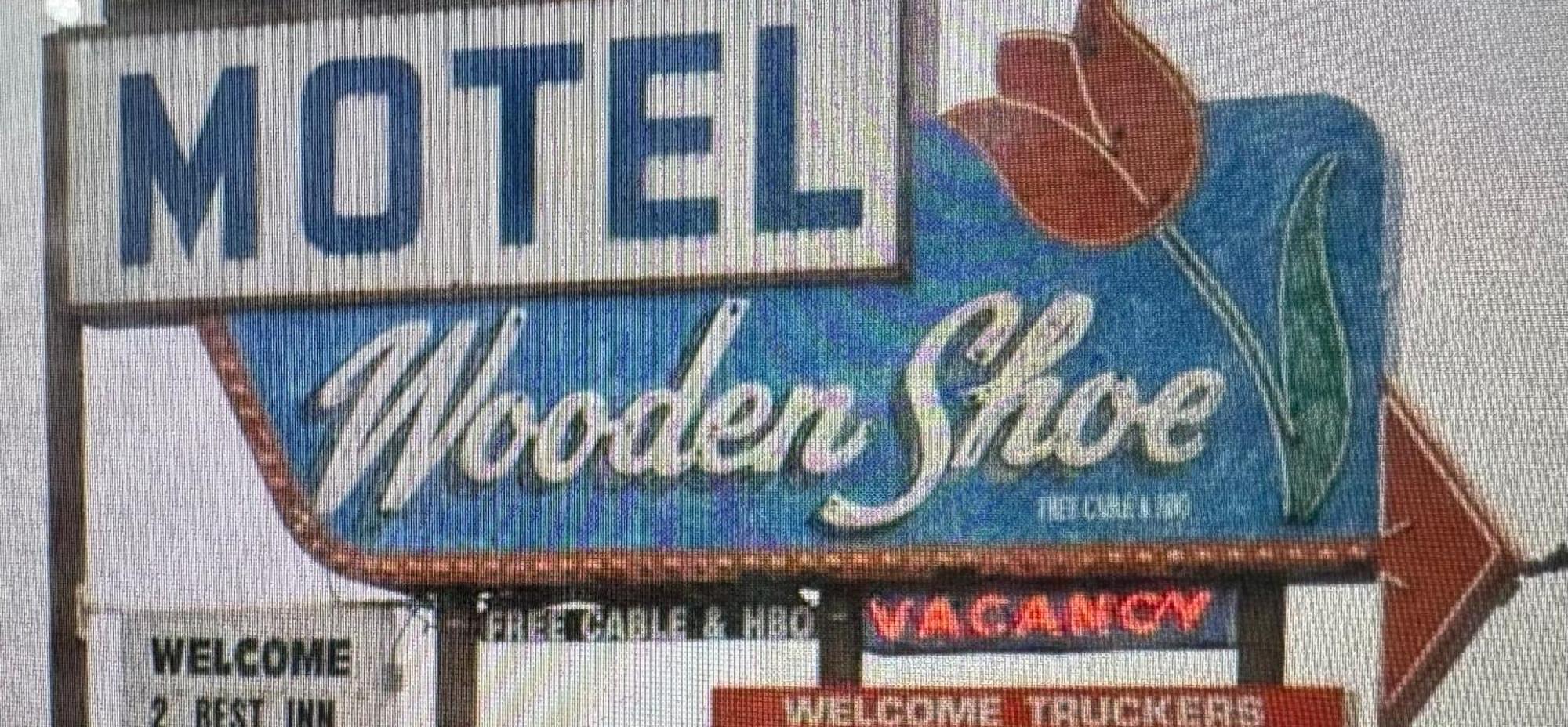 Wooden Shoe Motel Holland Exterior photo